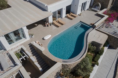 Property building, Day, View (from property/room), Balcony/Terrace, Pool view, Swimming pool, sunbed