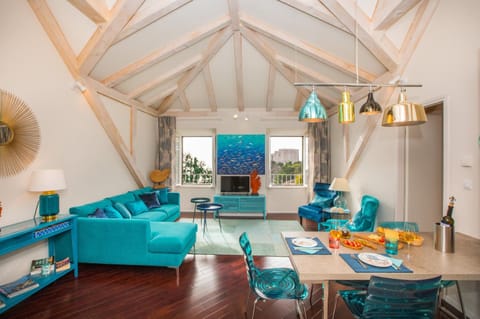 Living room, Dining area, Landmark view