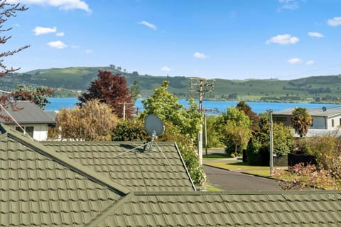 Relax on Rainbow House in Taupo