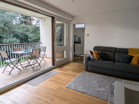 Patio, View (from property/room), Balcony/Terrace, Living room, Seating area