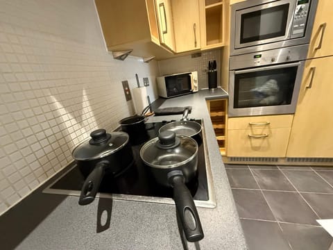 Central Swansea Gem - 2 Bed, Ensuite & Walk to Attractions Apartment in Swansea