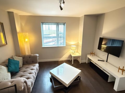 Central Swansea Gem - 2 Bed, Ensuite & Walk to Attractions Apartment in Swansea