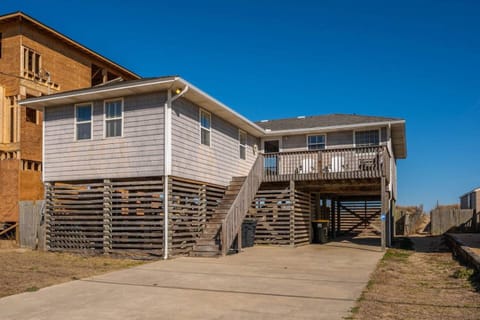 OBX 4BR Oceanfront Cottage House in Kill Devil Hills