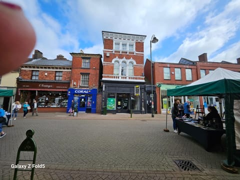 Property building, Neighbourhood, Street view, Location