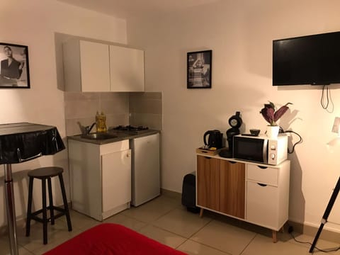 Studio Monroe Apartment in Alençon