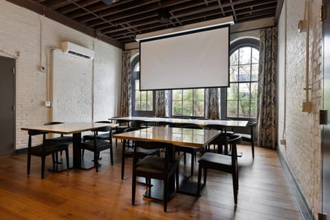 Meeting/conference room