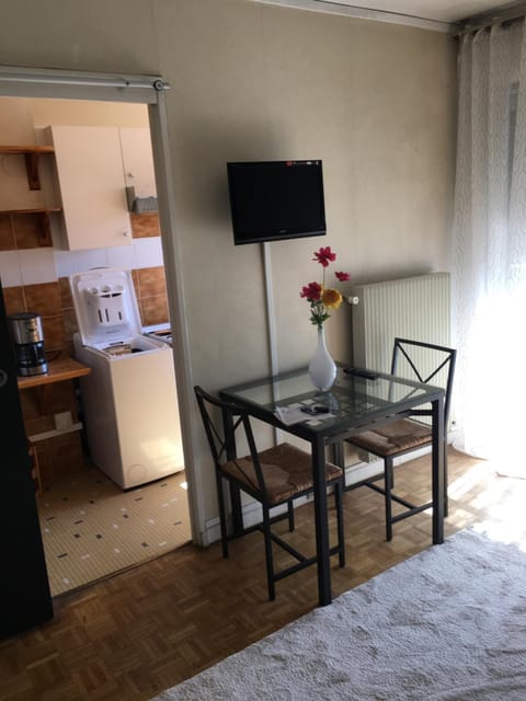 STUDIO Meublé Apartment in Charenton-le-Pont