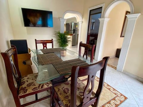 Communal lounge/ TV room, TV and multimedia, Living room, Seating area, Dining area, Evening entertainment