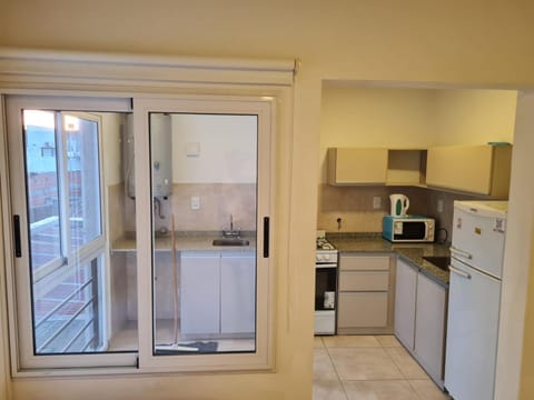 Kitchen or kitchenette, oven, pet friendly, stove