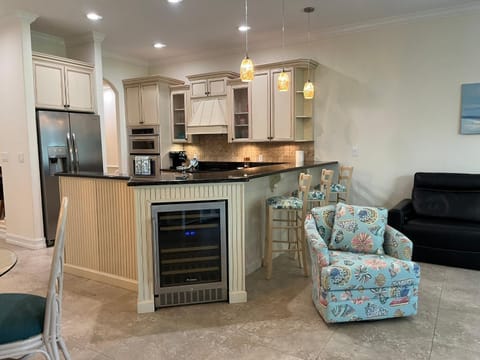 Kitchen or kitchenette, Seating area