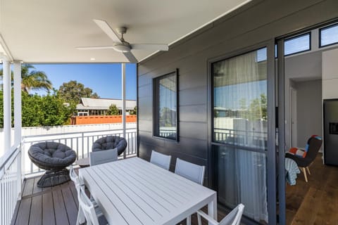 Shiraz at Marks Point Lovely 2-Bed Villa House in Lake Macquarie