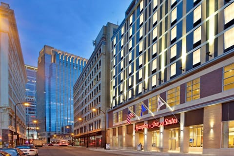 Hampton Inn & Suites - Minneapolis/Downtown Hotel in Minneapolis