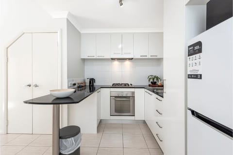 EACO12 - Stylish 1-BR Loft Apt | Spacious, Free WiFi & A/C Apartment in Mandurah