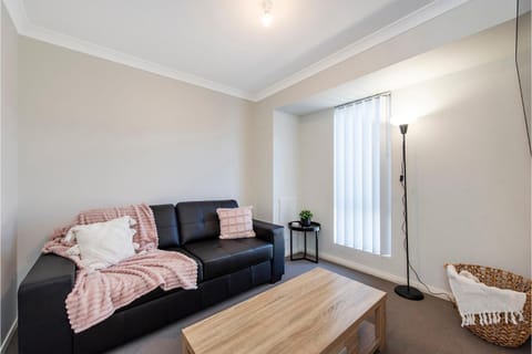 EACO12 - Stylish 1-BR Loft Apt | Spacious, Free WiFi & A/C Apartment in Mandurah