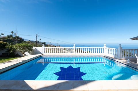 Chalet con piscina Privada en el Sauzal Maison in La Matanza de Acentejo