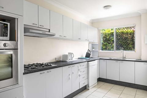 Warm Oasis at Parramatta- 2 BR - Free Parking - Near Shops Apartamento in North Parramatta