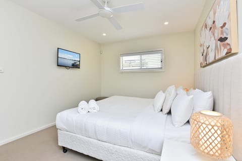 Caves Beach Villa Beach Escape Villa in Swansea