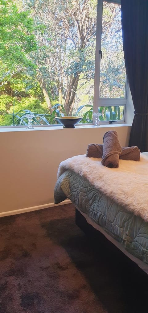 New Birdsong Abode Central Guest House Bed and Breakfast in Lower Hutt