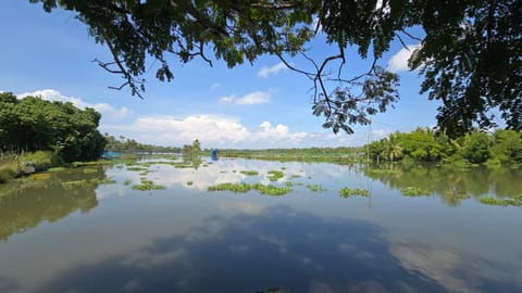 Pradeep's Backwater Villa Villa in Vypin