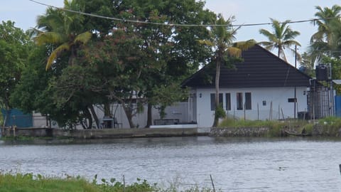 Pradeep's Backwater Villa Villa in Vypin