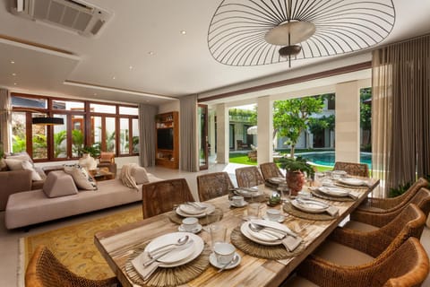 Living room, Seating area, Dining area, sunbed