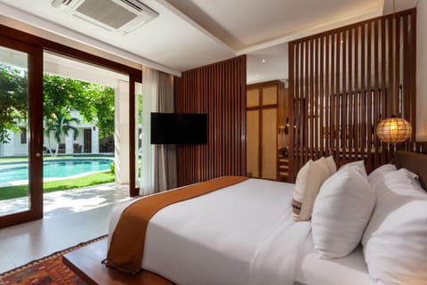 Bedroom, Pool view