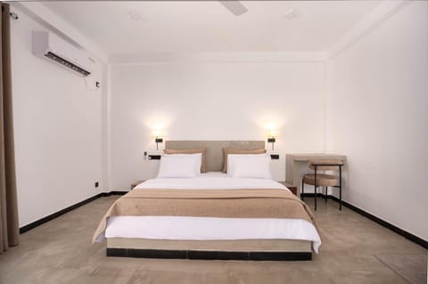 Bed, Photo of the whole room, Bedroom, air conditioner