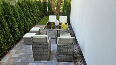 Balcony/Terrace, Seating area, Dining area, Garden view