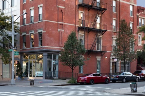 Beautiful Strivers Row, Harlem Apartment in Harlem