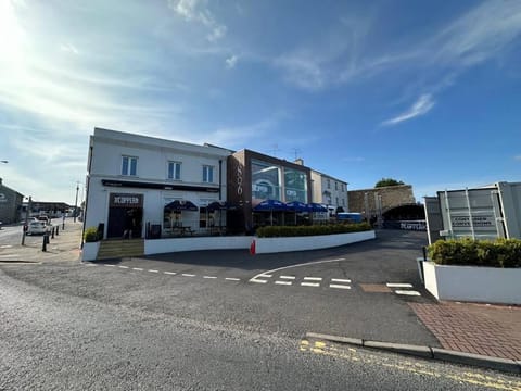 Property building, Neighbourhood, Street view, Location, Parking