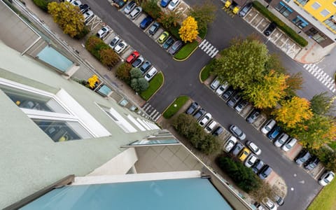 Neighbourhood, Bird's eye view, Street view, Location, Parking