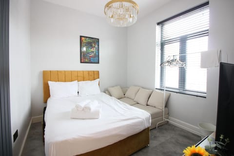 Spacious 4-Bedroom Flat Easy Access Central London Apartamento in Brentford