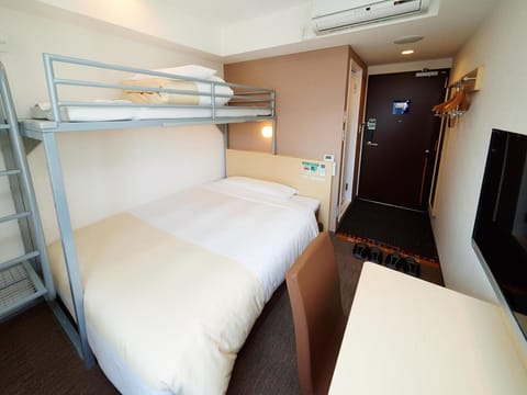 Bed, Photo of the whole room, bunk bed, air conditioner