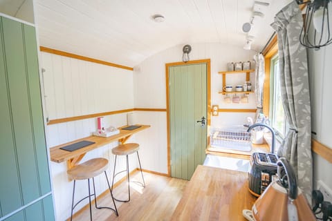 White Hill Shepherd's Hut Apartment in Sevenoaks District