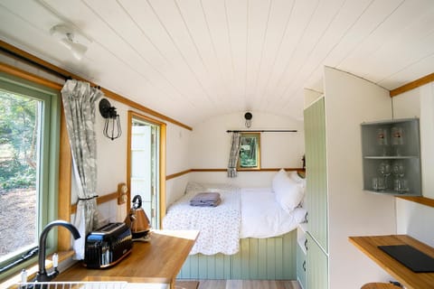 White Hill Shepherd's Hut Apartment in Sevenoaks District