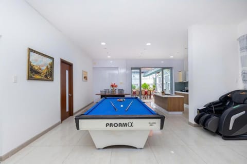 Billiard, Game Room