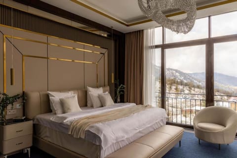 Bed, Natural landscape, Photo of the whole room, Bedroom, Mountain view