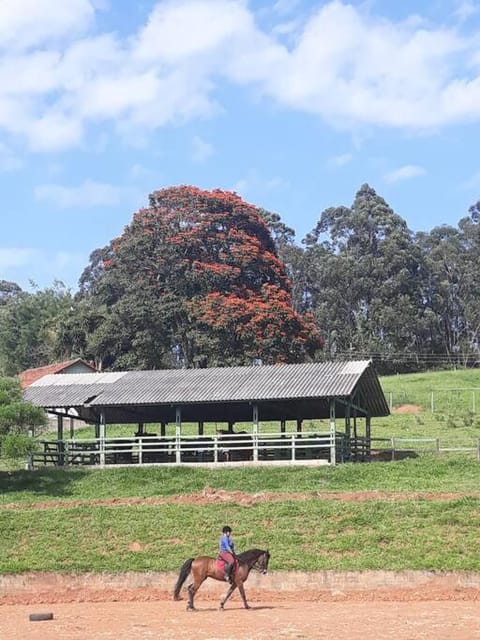 Hospede-se dentro de um Haras Casa in Louveira