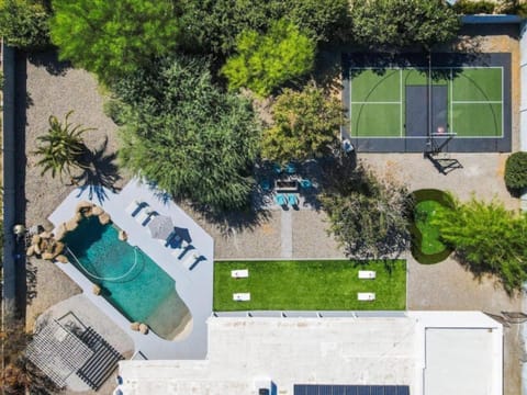 Sprawling Home with Heated Pool,Pickleball,Games Galore House in Scottsdale