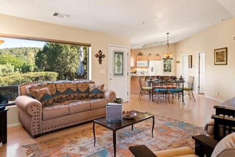 Sedona Cathedral Magic- Nearby Hiking, Surrounding Views & Red Rock Loop! House in Sedona