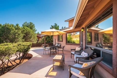 Sedona Cathedral Magic- Nearby Hiking, Surrounding Views & Red Rock Loop! House in Sedona