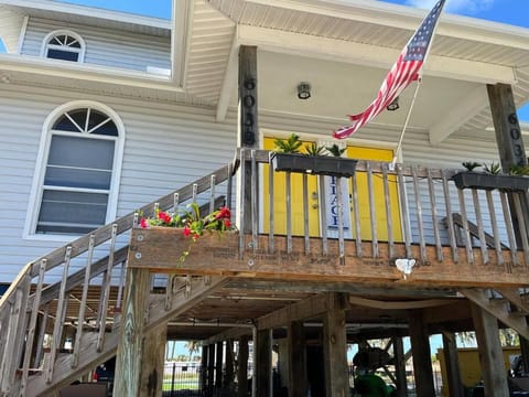 Sandy Feet Retreat - steps from the beach with pool! House in Estero Island