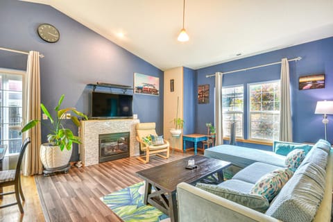 WFH-Friendly Hub with Fenced Patio in Portland! House in Parkrose