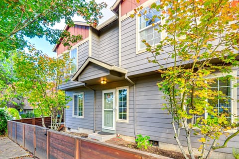 WFH-Friendly Hub with Fenced Patio in Portland! House in Parkrose