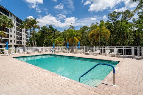 Always Summertime: Views, Pool & Pickleball Courts House in Estero Island