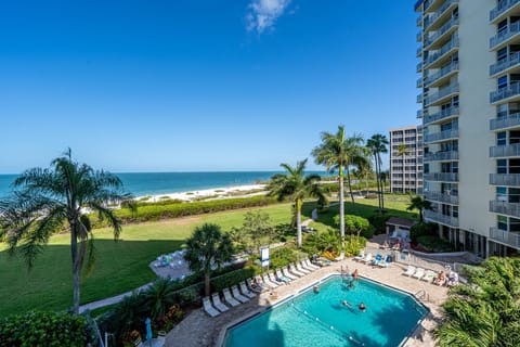 Gulf View Paradise: Beachfront, Pool House in Estero Island