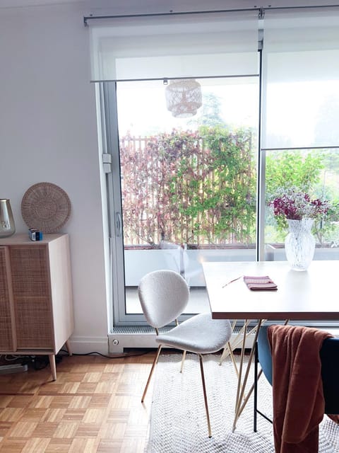 Patio, Living room