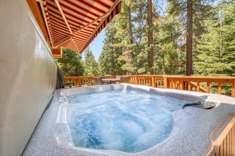 Knotty and Nice - 4BR w Private Hot Tub, Close to Lake House in Tahoe Vista