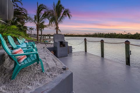 Pool, Canal Views, Sleeps 10-Villa Surfside Breeze- Roelens Vacations House in Cape Coral