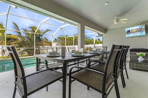 ALL BRAND NEW! - Hidden Gem with Heated Pool - Villa Melina - Roelens House in Cape Coral